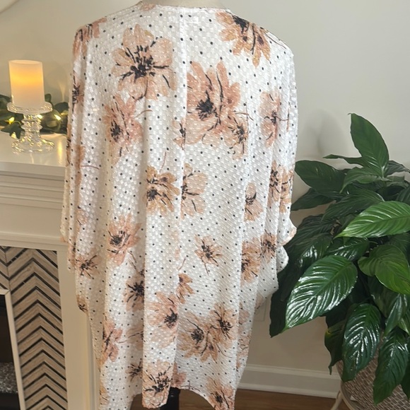 Maurices Polka Dot Floral Komo - Picture 3 of 4